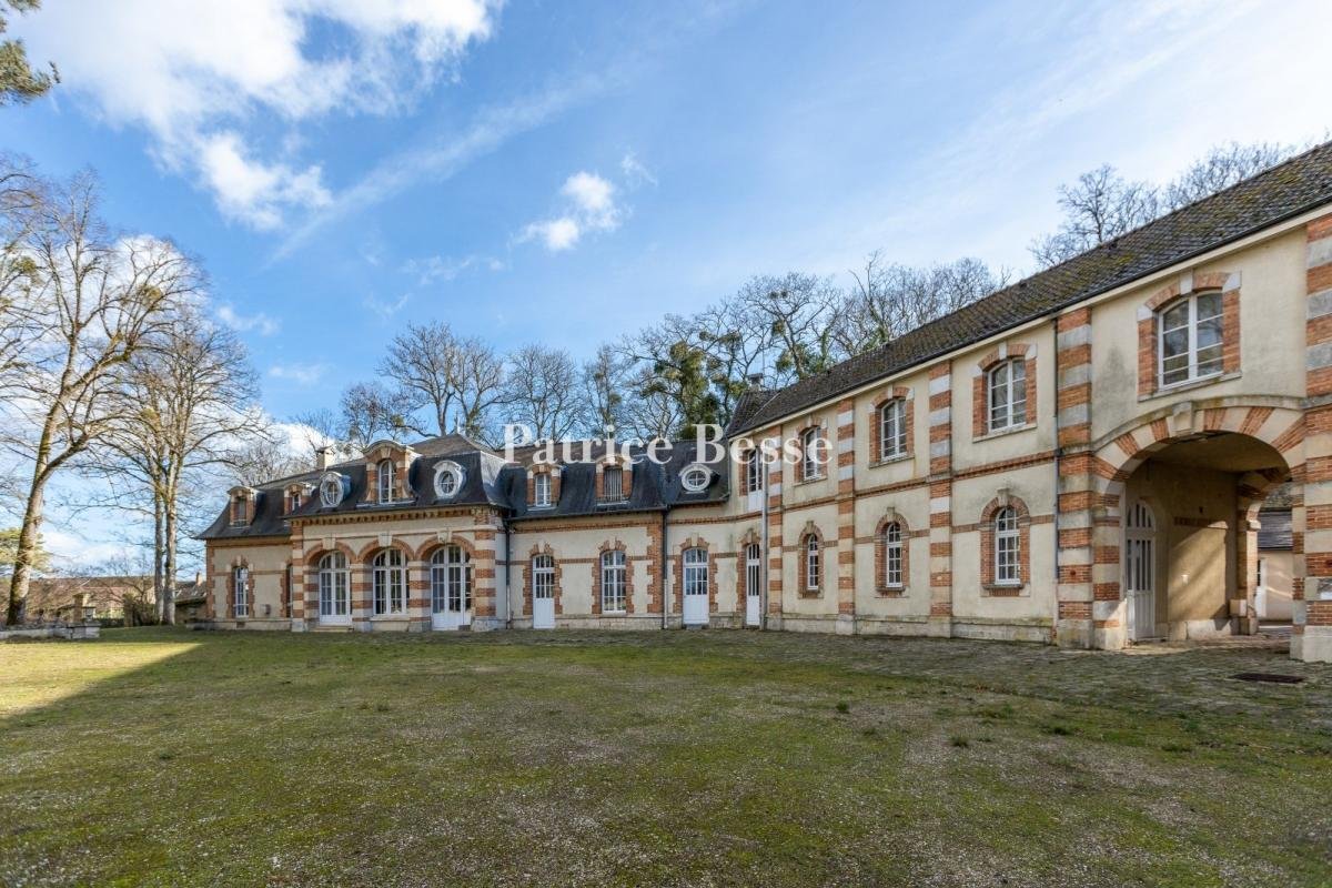 An Impressive 18th Century Chateau, With Outbuildings, In A Landscaped Garden, Near Fontainebleau