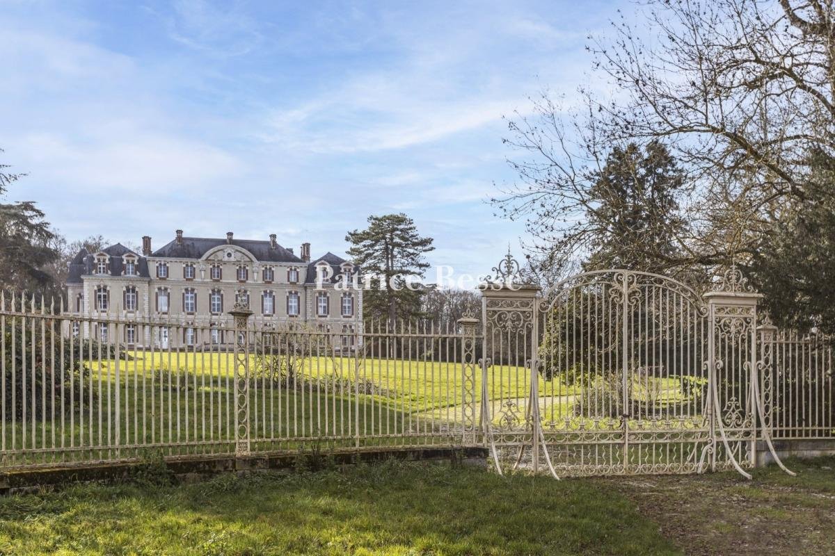 An Impressive 18th Century Chateau, With Outbuildings, In A Landscaped Garden, Near Fontainebleau