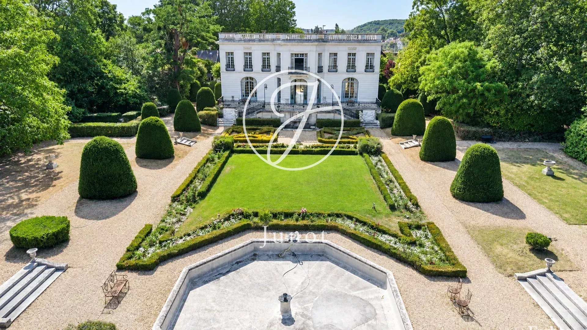 Anet Eure Et Loir 515 Sqm. A Neoclassical Castle With 9 Bedrooms