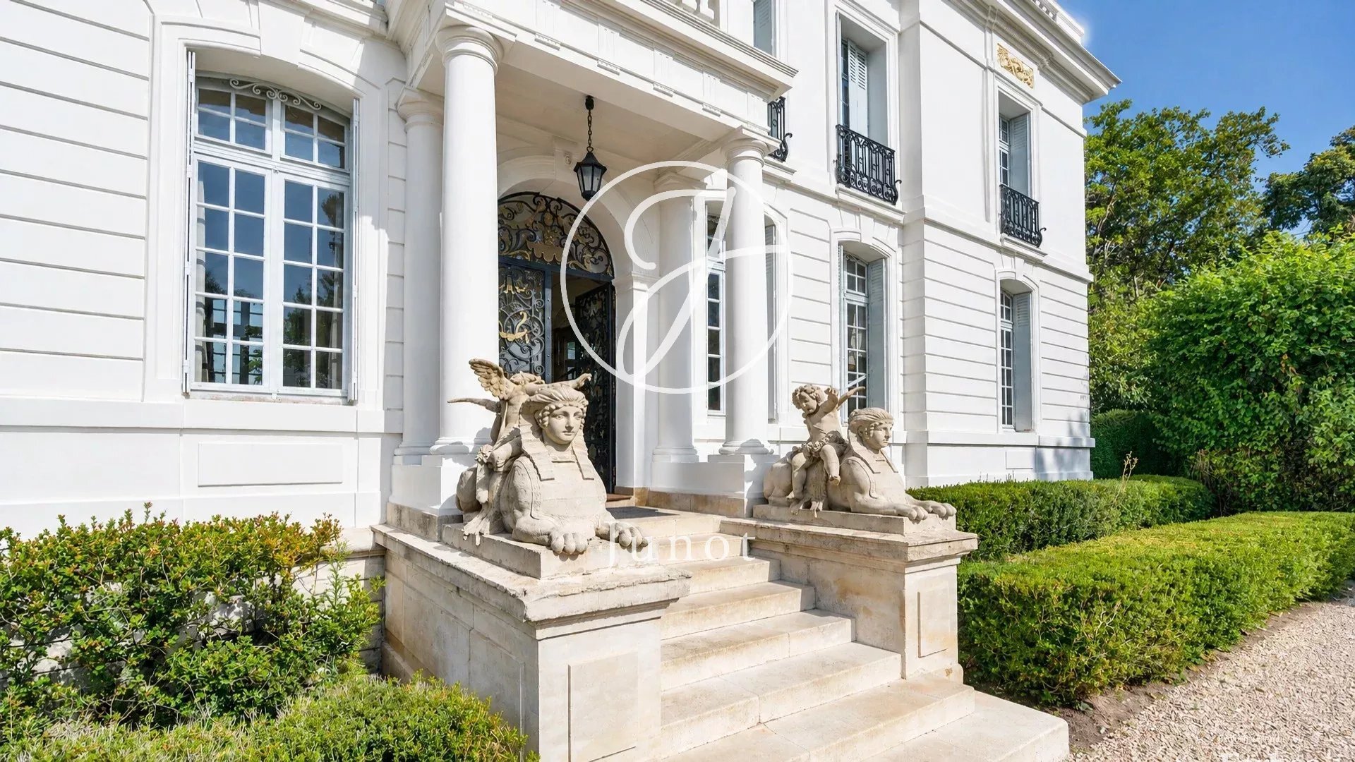 Anet Eure Et Loir 515 Sqm. A Neoclassical Castle With 9 Bedrooms