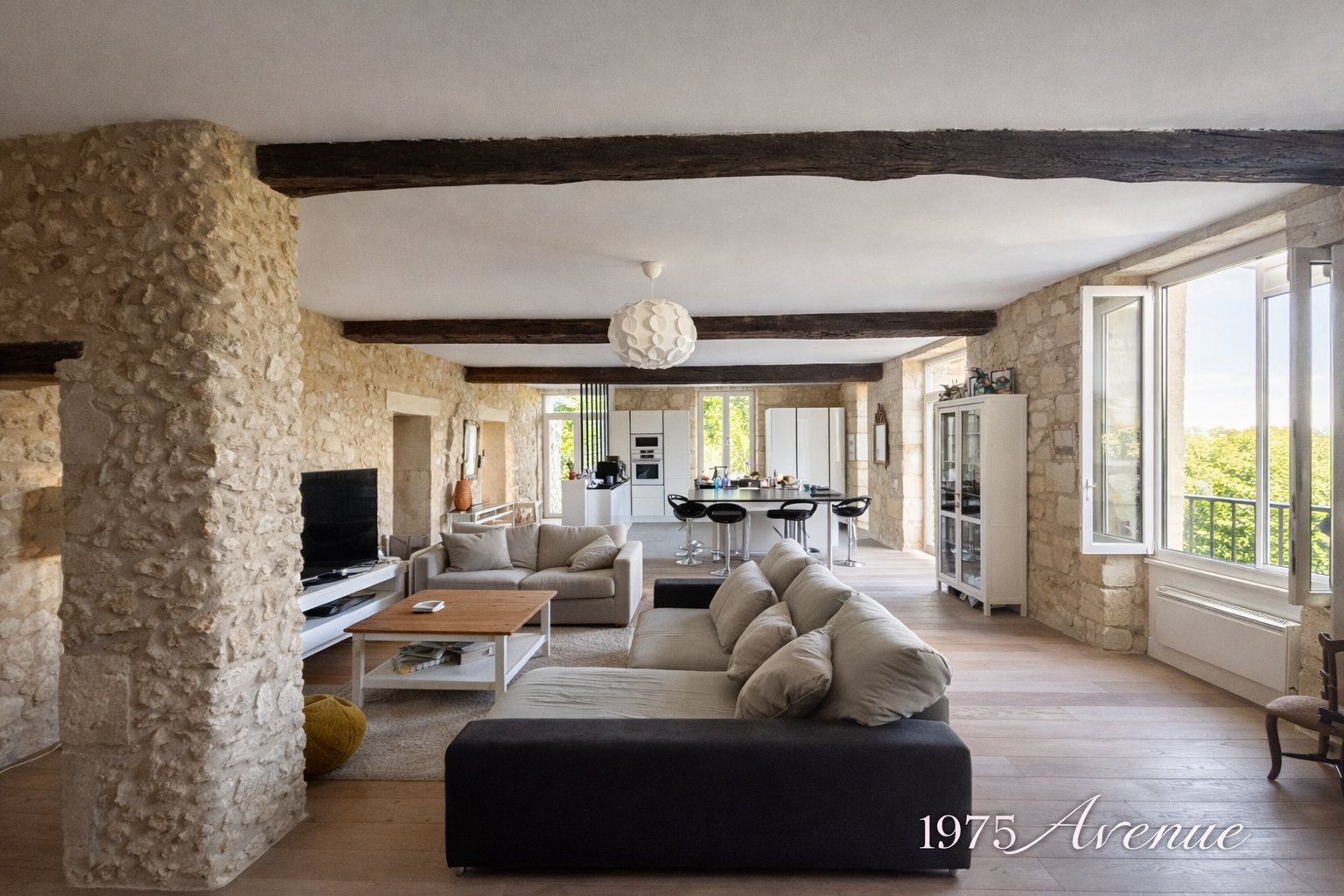 Bouliac, A Lovely Tuscan Style Property Of Approximately 600m² With 250m² Of Outbuildings, Featuring
