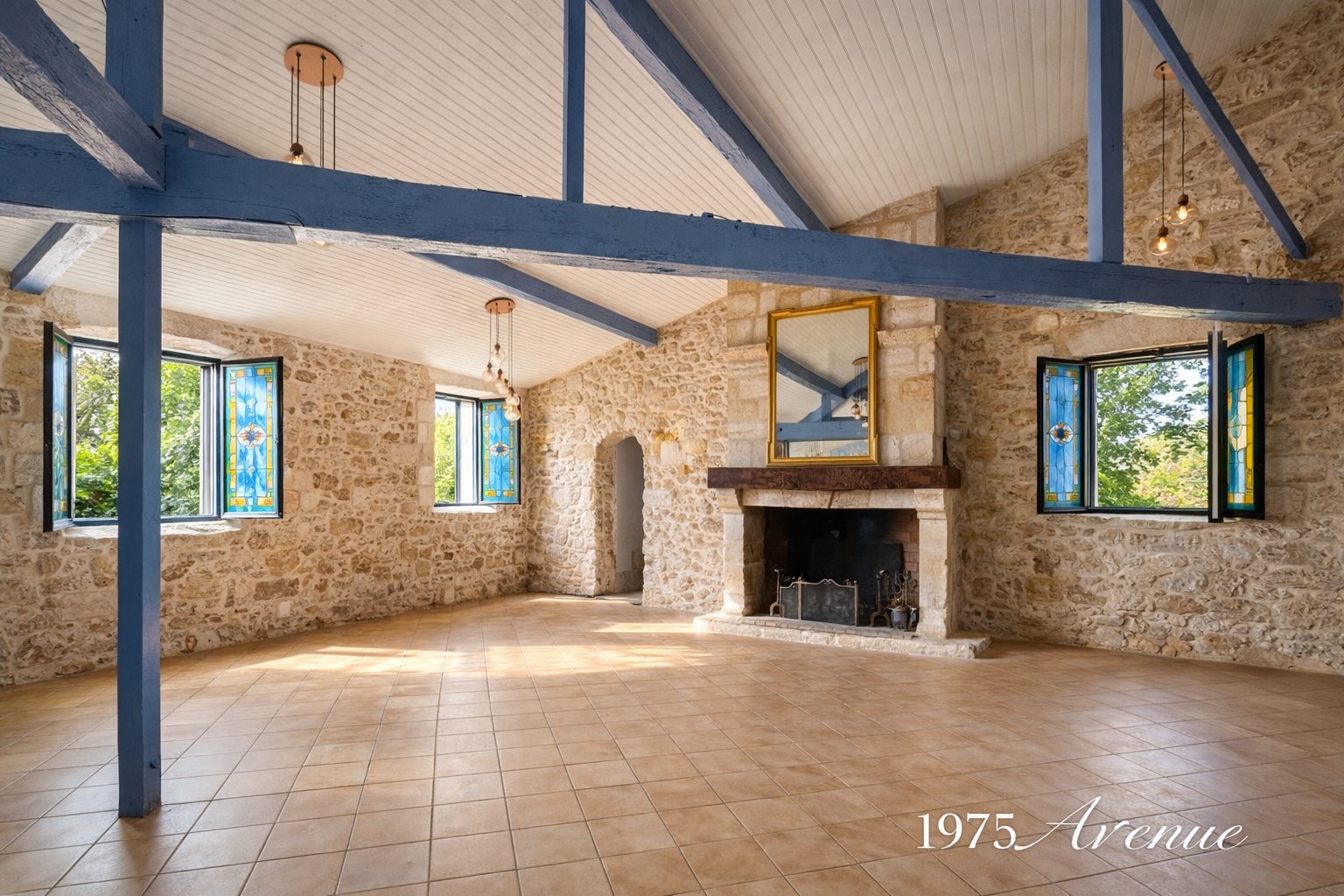 Bouliac, A Lovely Tuscan Style Property Of Approximately 600m² With 250m² Of Outbuildings, Featuring