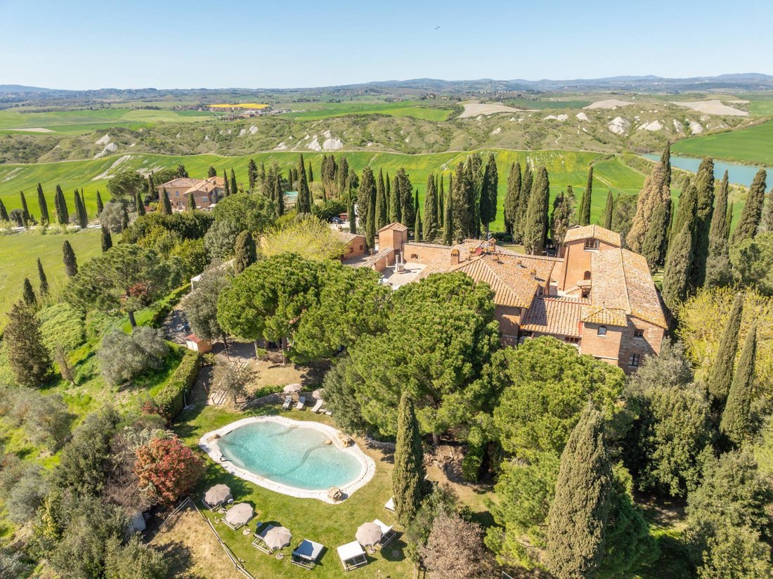 Castello In Vendita A Asciano