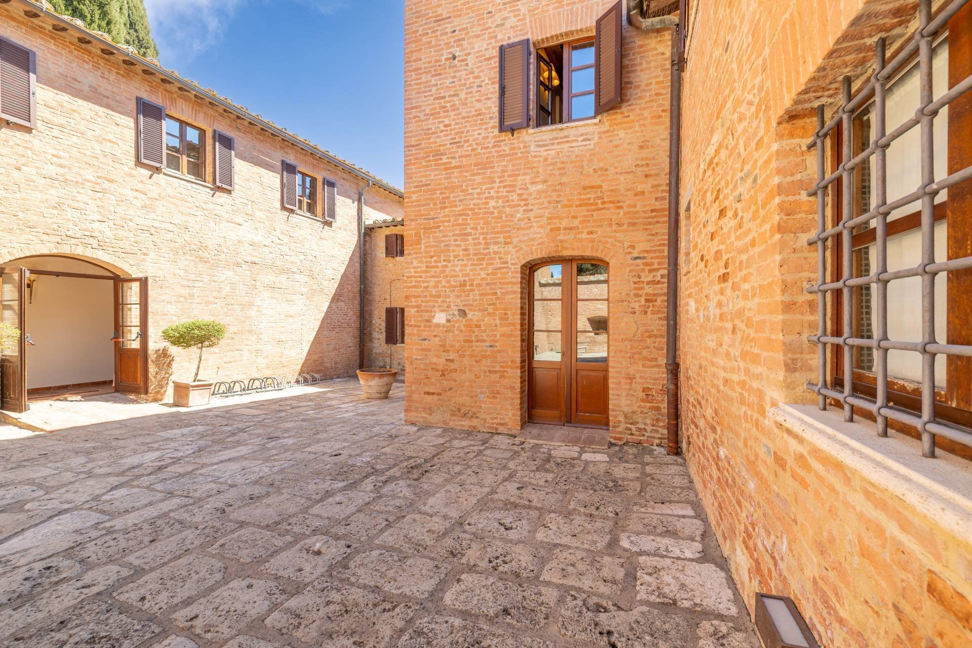 Castello In Vendita A Asciano