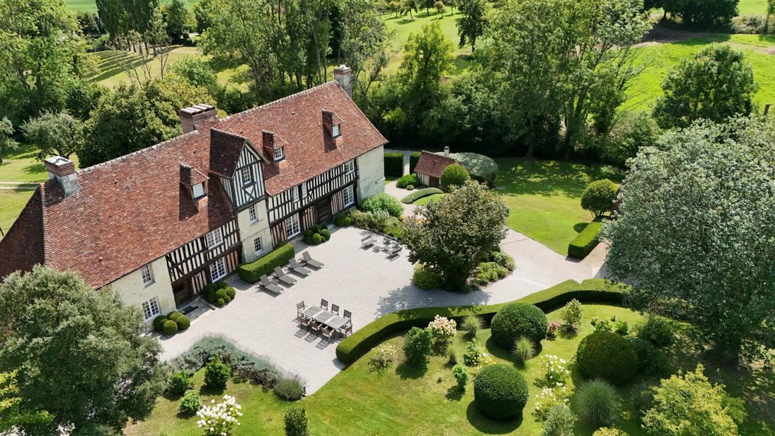 Castle 12 Room(s) 7 Bedroom(s) 400 M²