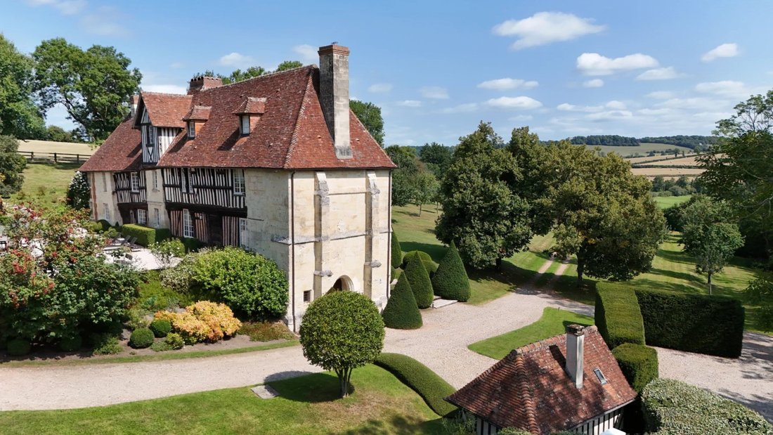 Castle 12 Room(s) 7 Bedroom(s) 400 M² - 3