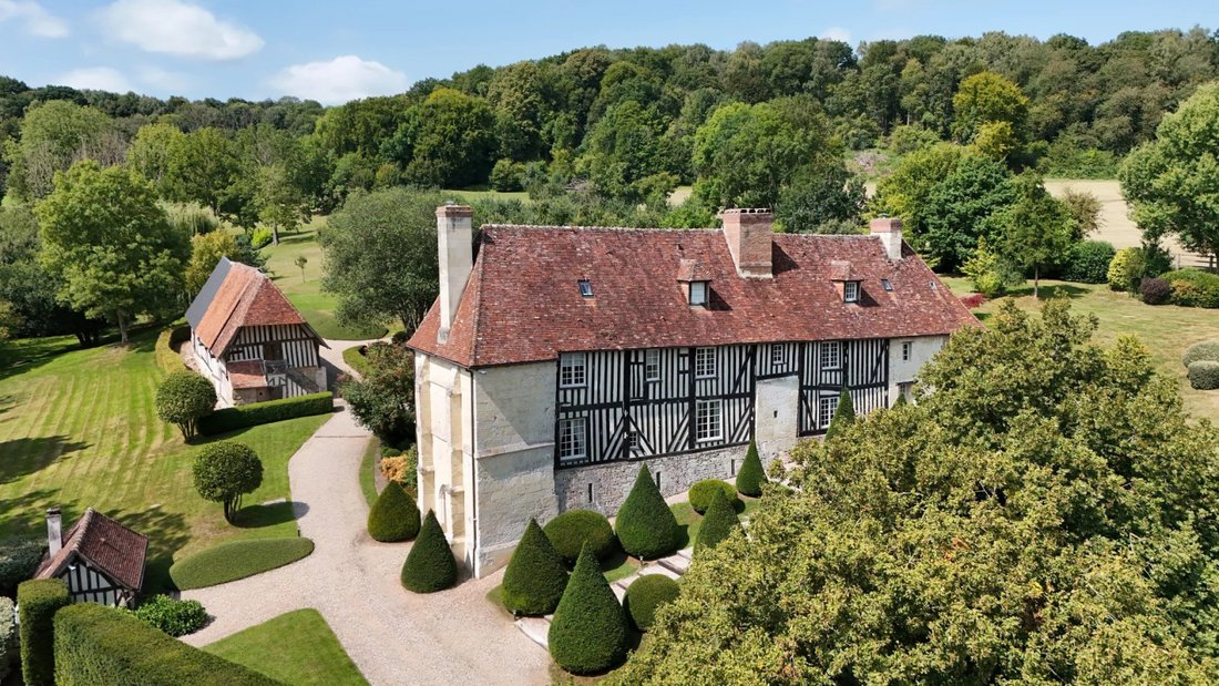 Castle 12 Room(s) 7 Bedroom(s) 400 M² - 5