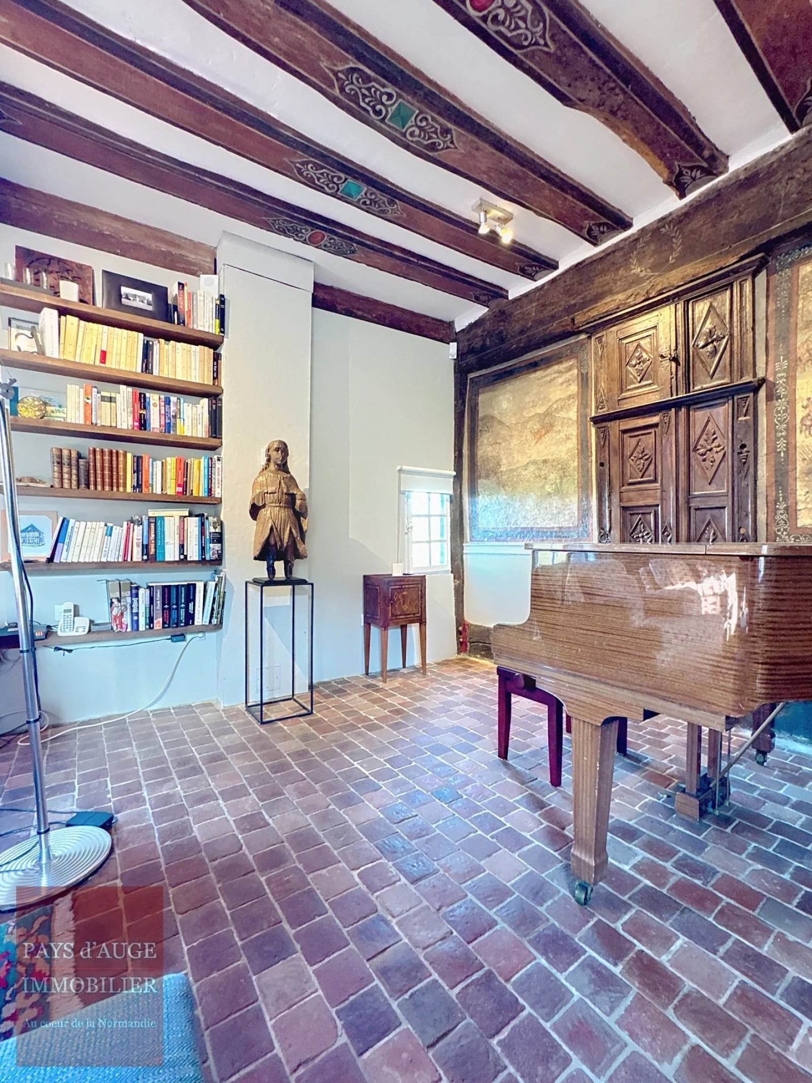 Castle 12 Room(s) 7 Bedroom(s) 400 M²