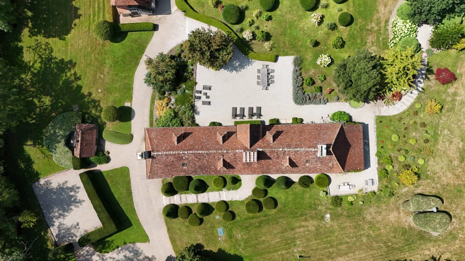Castle 12 Room(s) 7 Bedroom(s) 400 M²