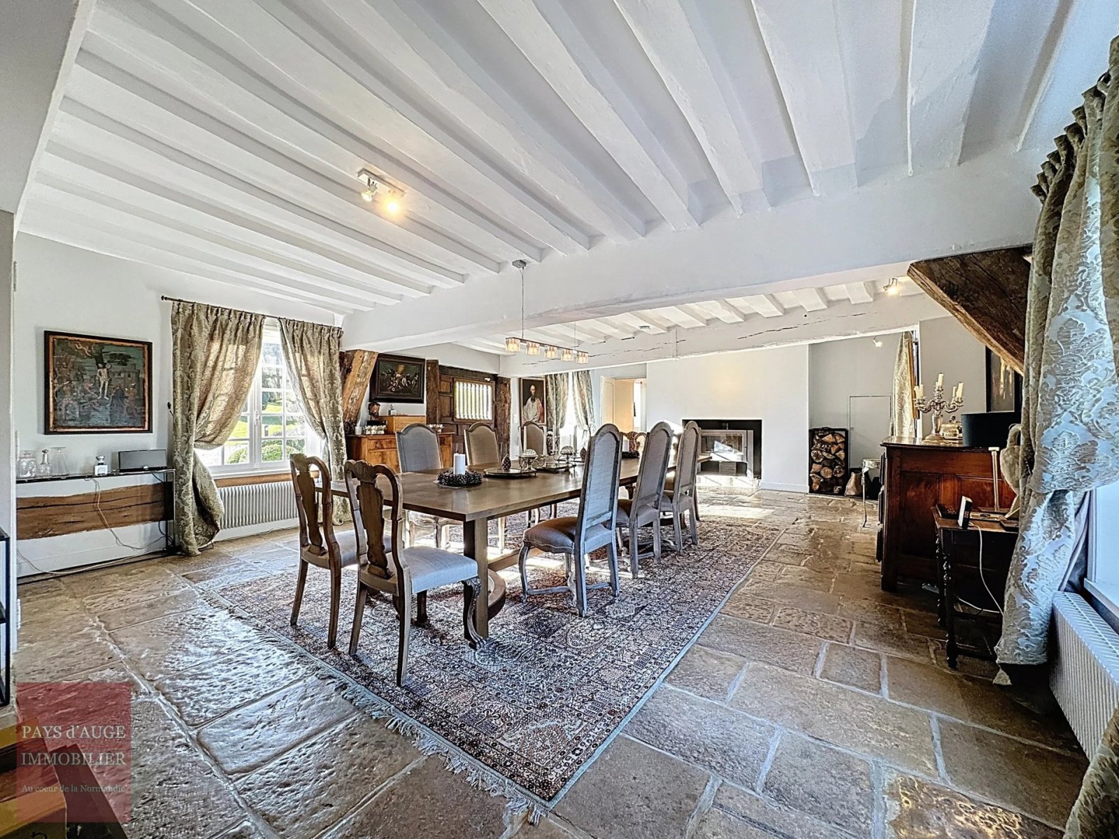 Castle 12 Room(s) 7 Bedroom(s) 400 M²