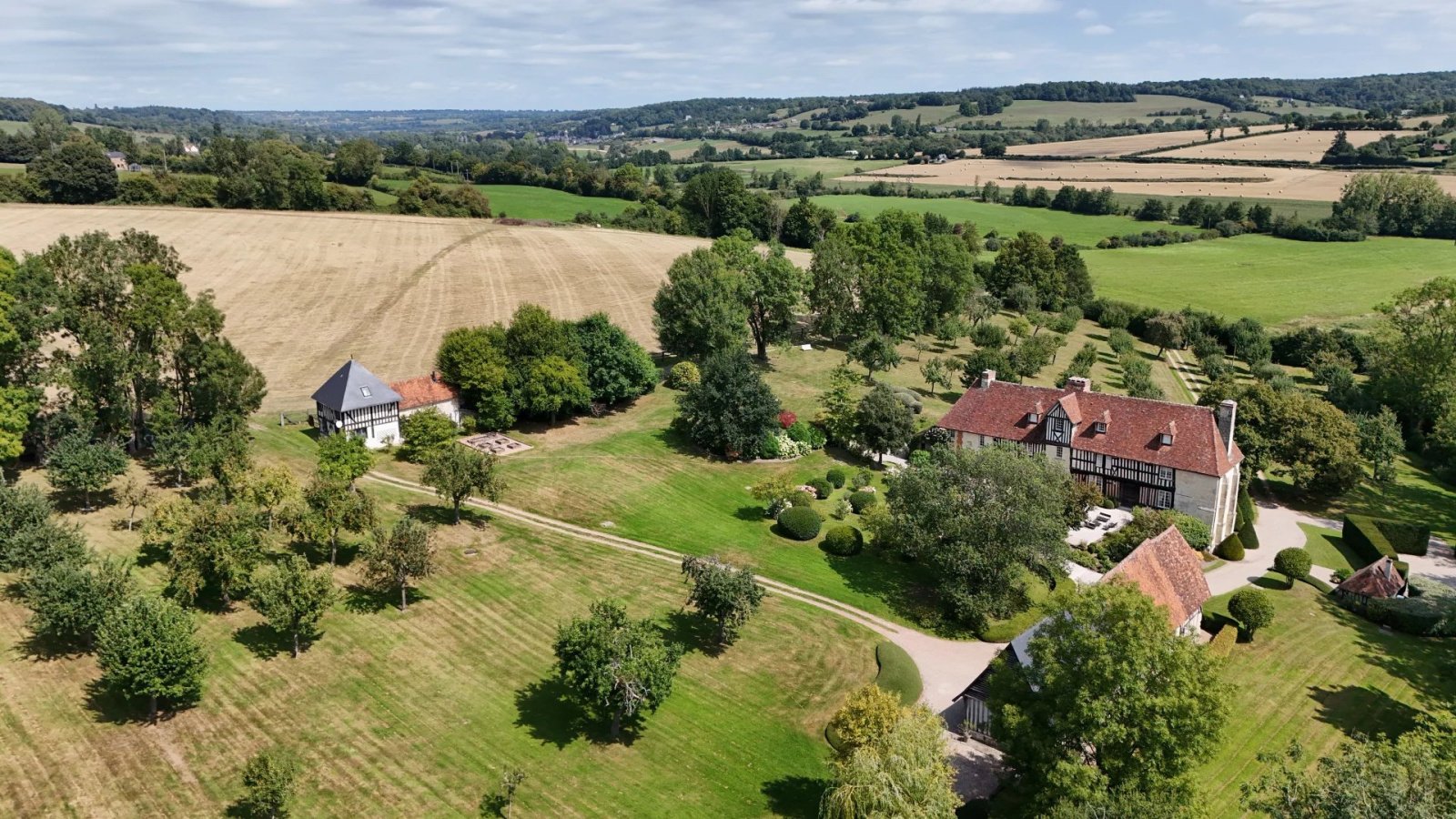 Castle 12 Room(s) 7 Bedroom(s) 400 M²
