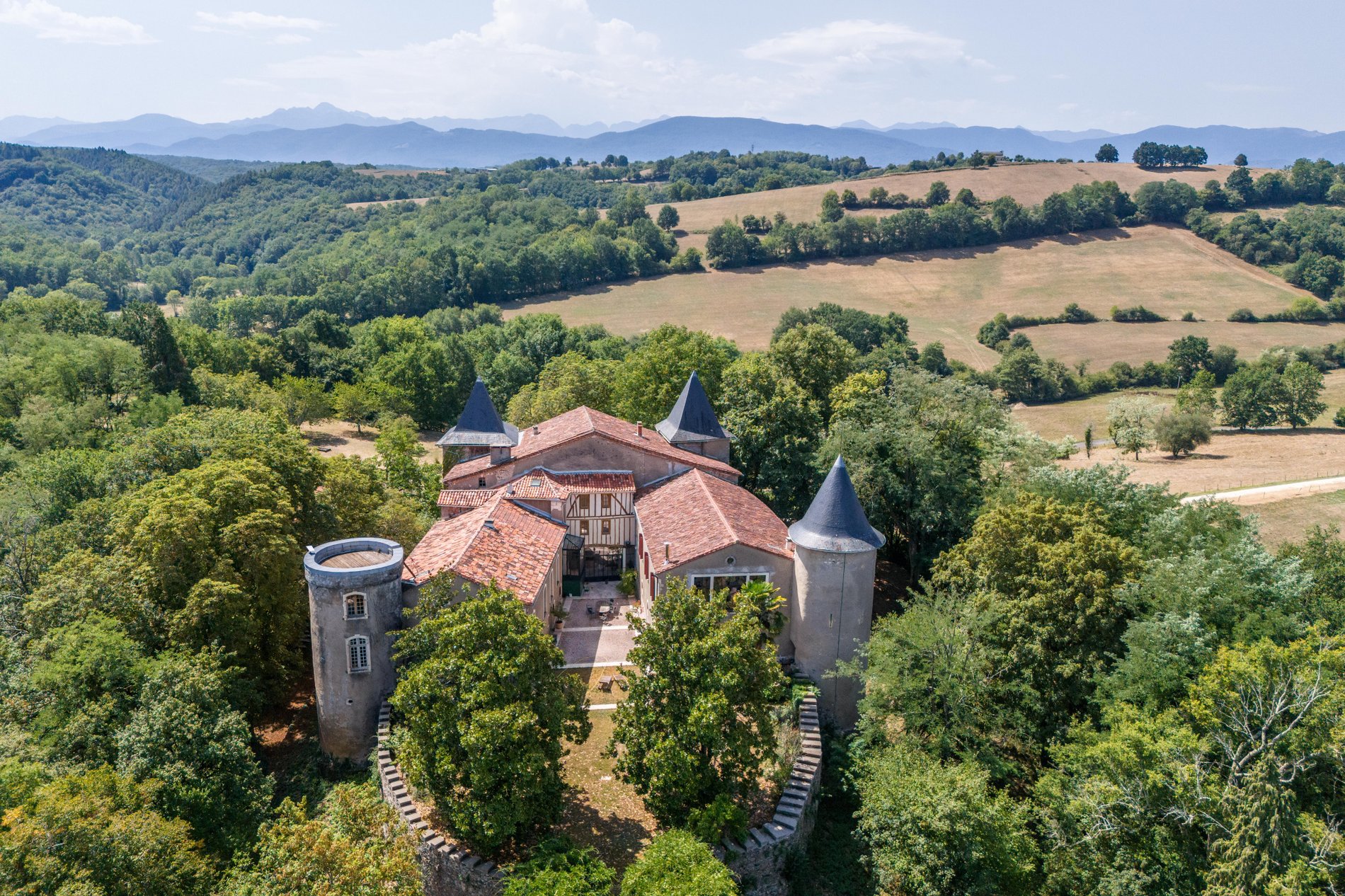 Castle A Magnificent Location And Breathtaking Interiors