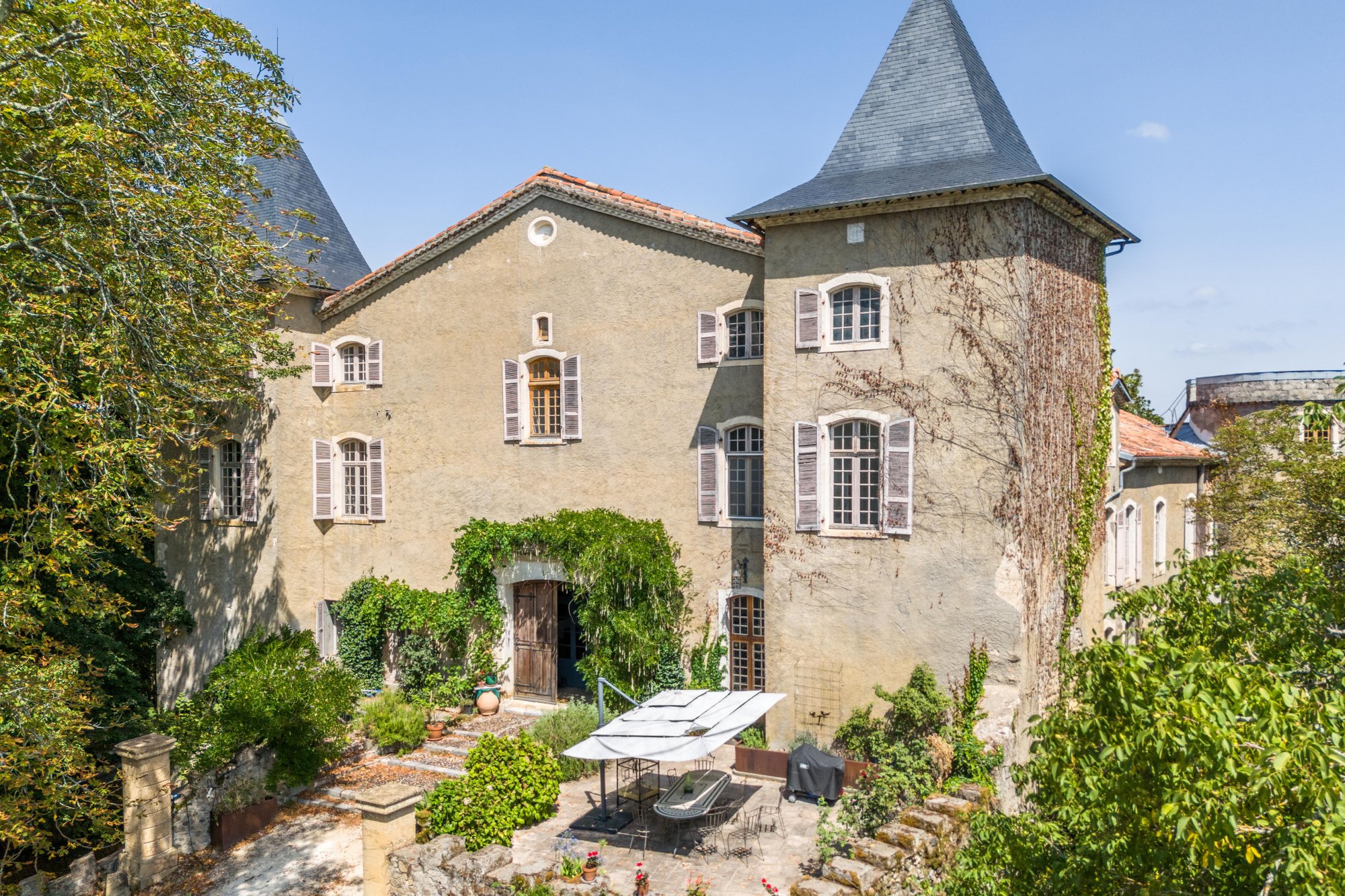 Castle A Magnificent Location And Breathtaking Interiors