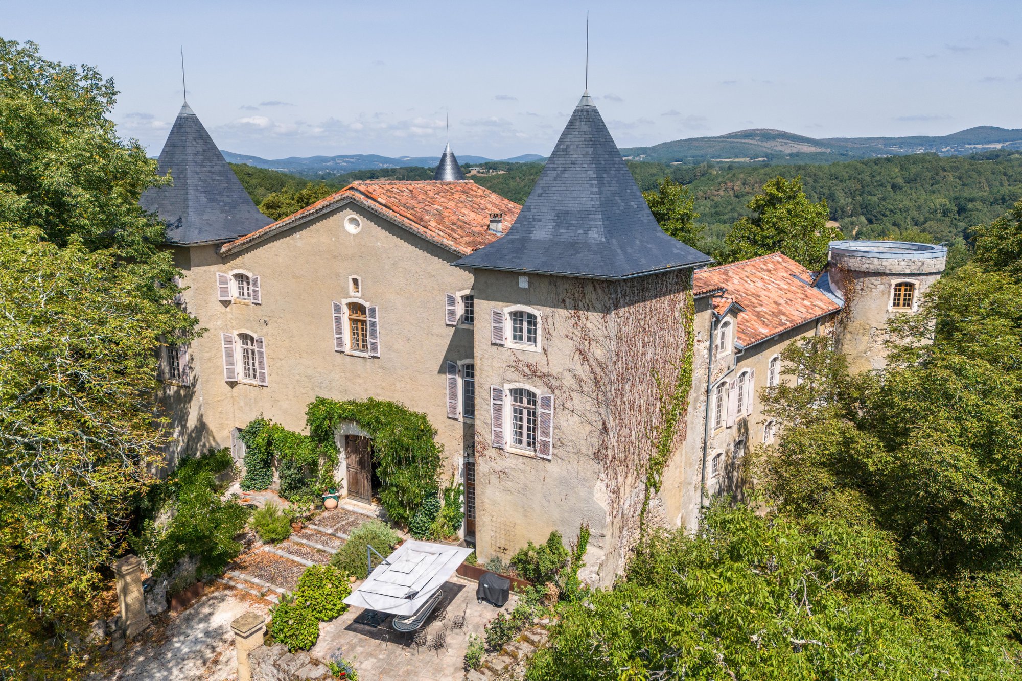 Castle A Magnificent Location And Breathtaking Interiors