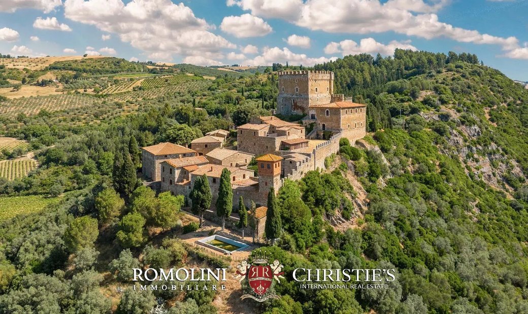 Medieval Castle and Walled Hamlet in Castiglione d’Orcia, Tuscany
