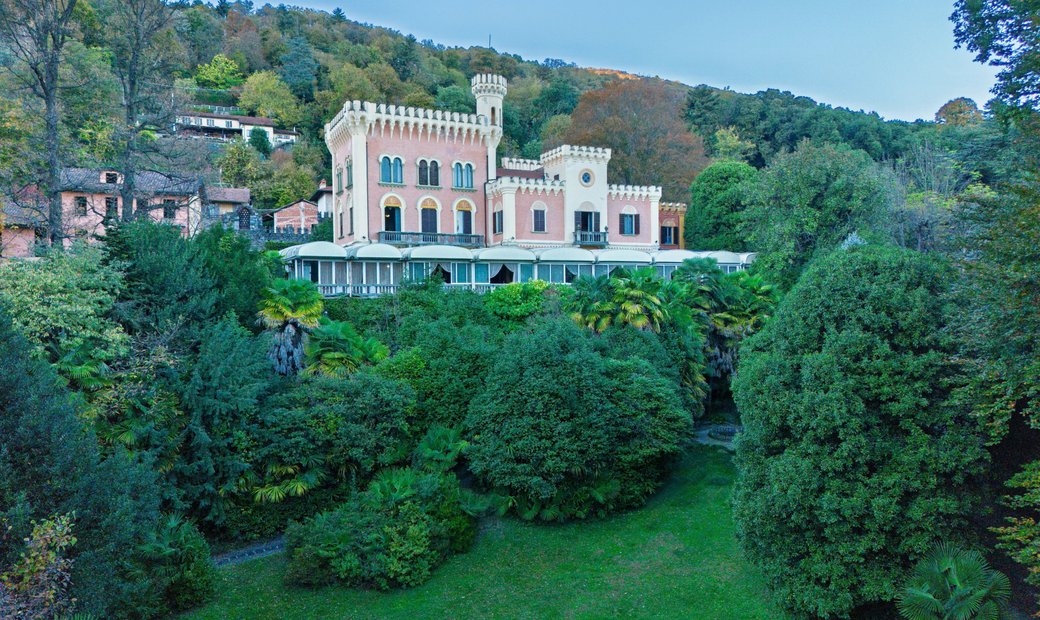 Eighteenth-Century Castle Estate with 12,000 sqm Park in Lesa, Lake Maggiore