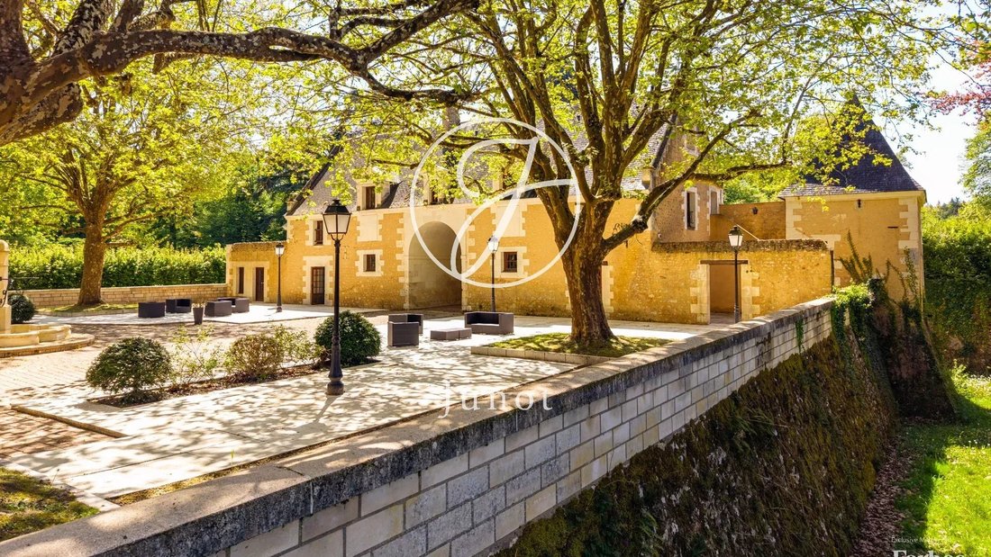 Château Amboise 2100.0 Sqm 24 Bedrooms