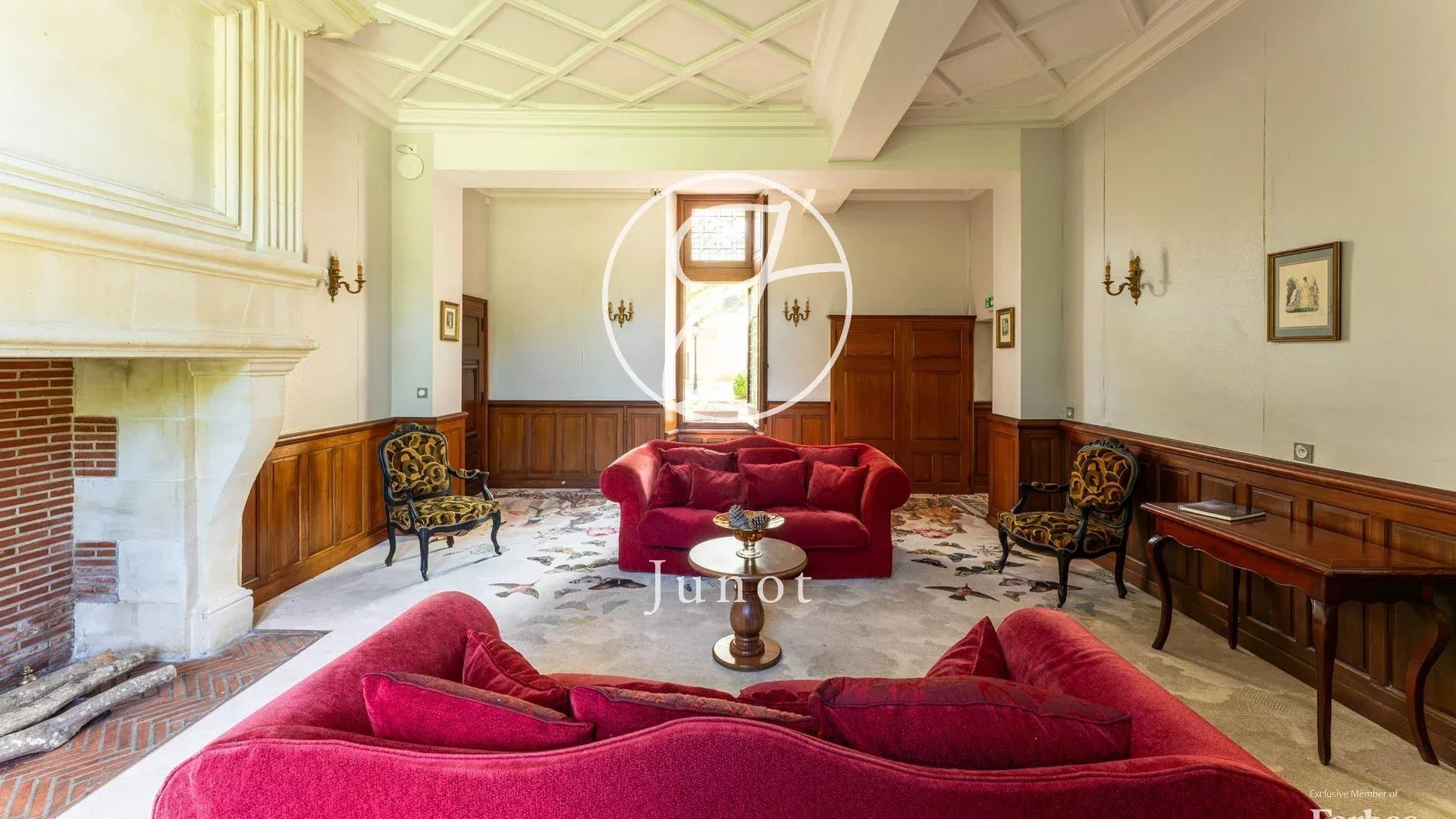 Château Amboise 2100.0 Sqm 24 Bedrooms