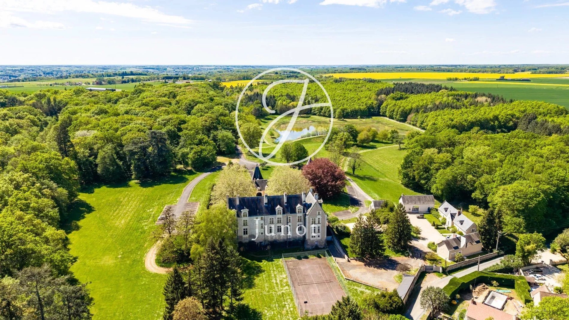 Château Amboise 2100.0 Sqm 24 Bedrooms