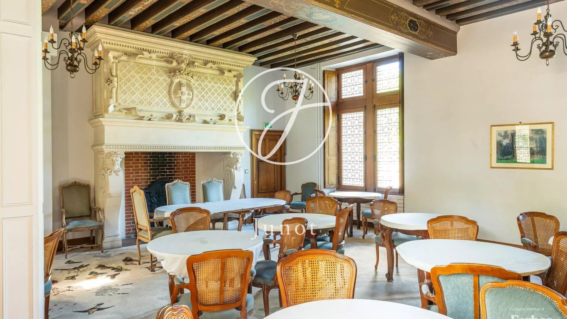 Château Amboise 2100.0 Sqm 24 Bedrooms