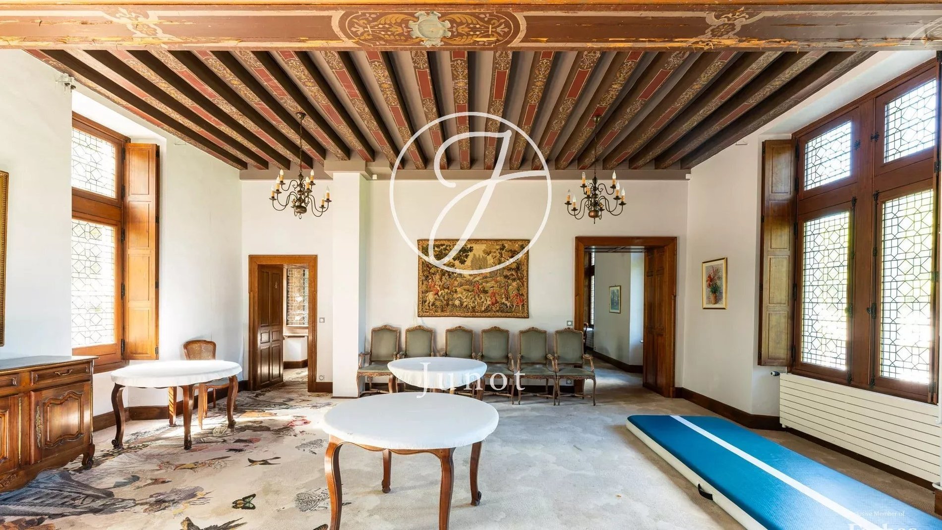 Château Amboise 2100.0 Sqm 24 Bedrooms