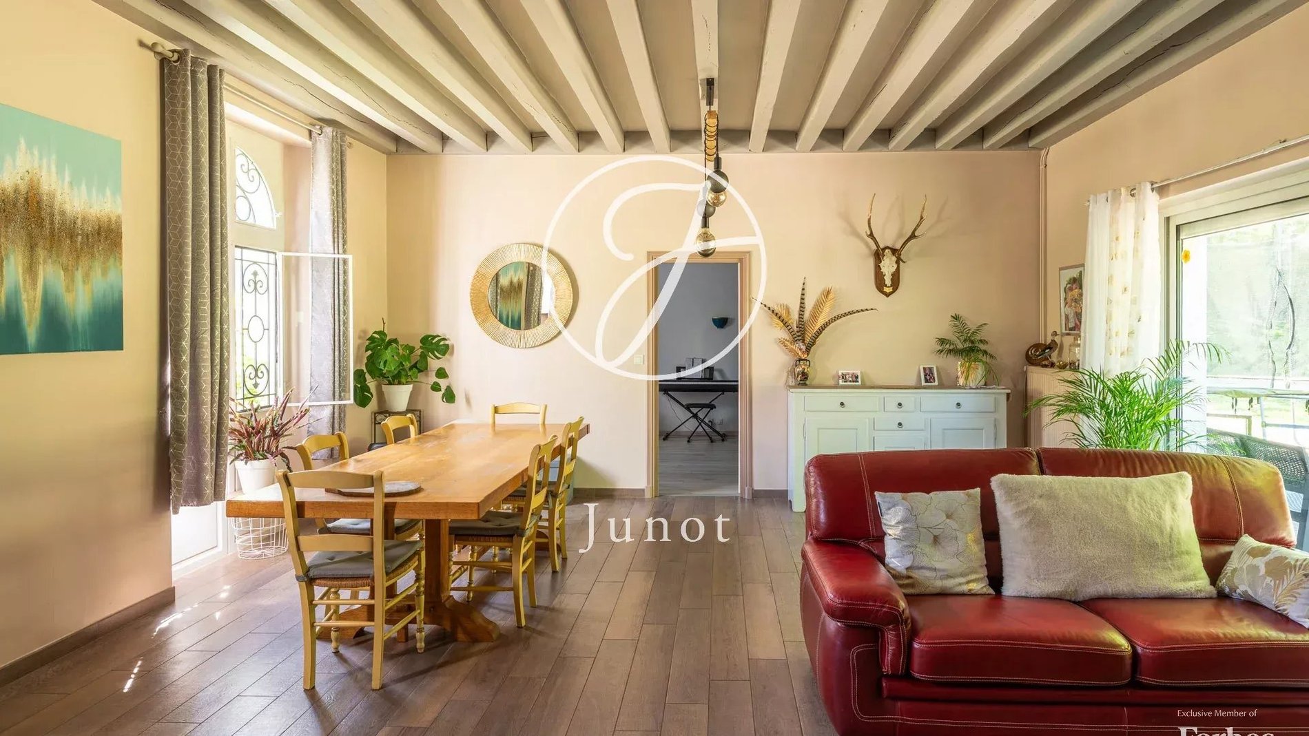 Château Amboise 2100.0 Sqm 24 Bedrooms