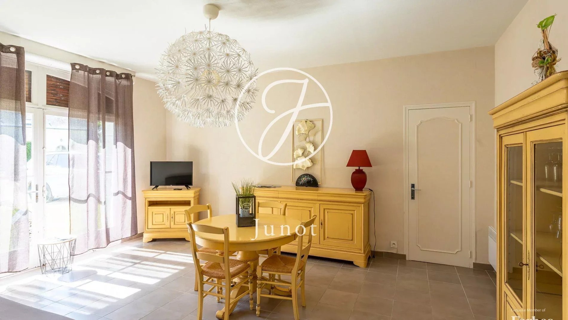 Château Amboise 2100.0 Sqm 24 Bedrooms