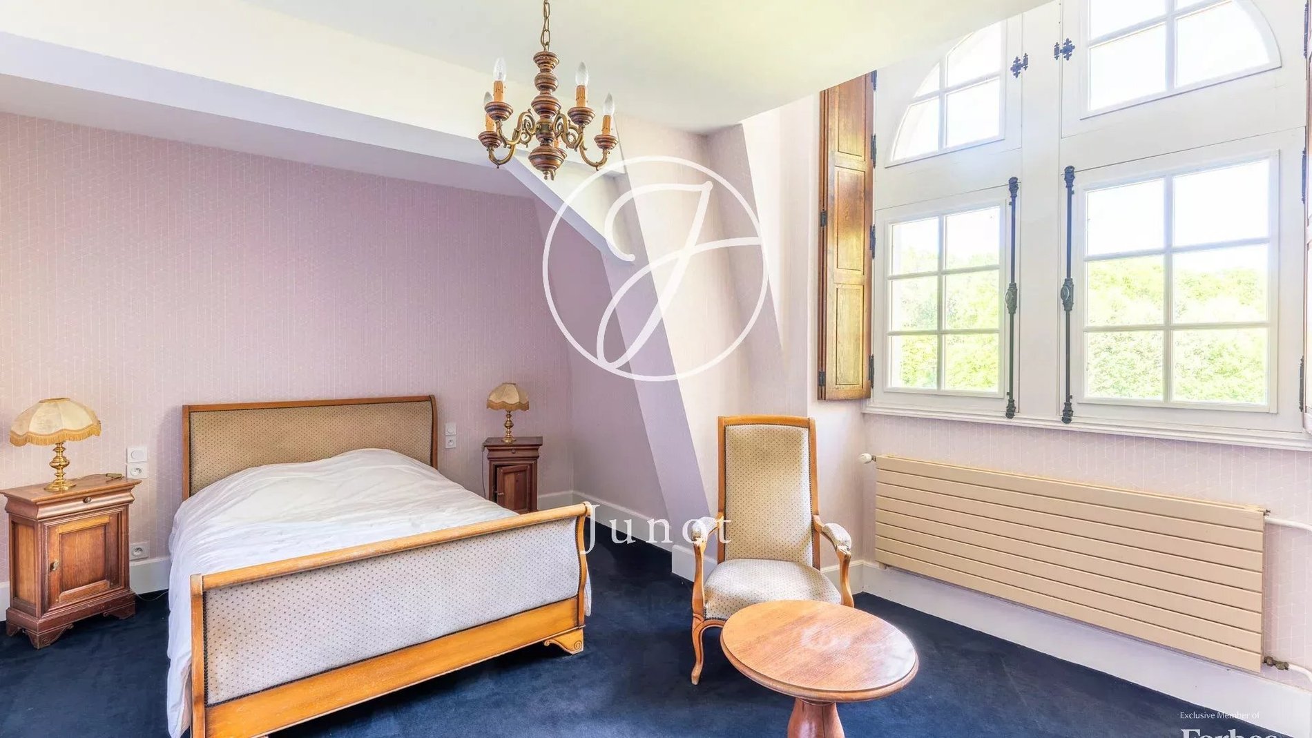 Château Amboise 2100.0 Sqm 24 Bedrooms
