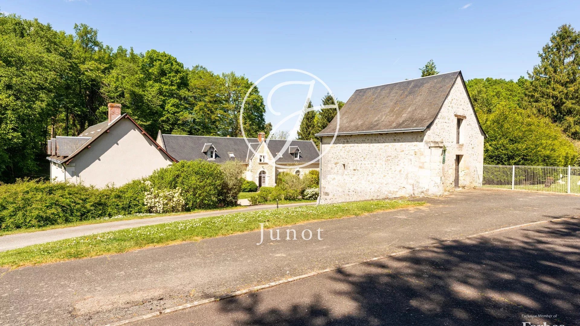 Château Amboise 2100.0 Sqm 24 Bedrooms