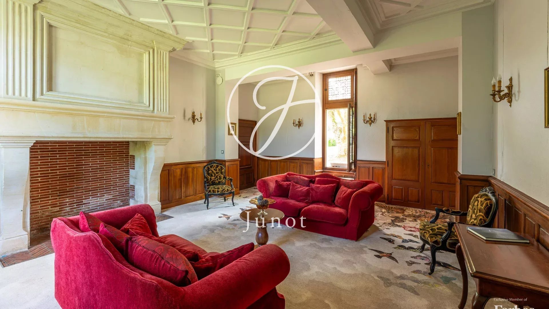 Château Amboise 2100.0 Sqm 24 Bedrooms