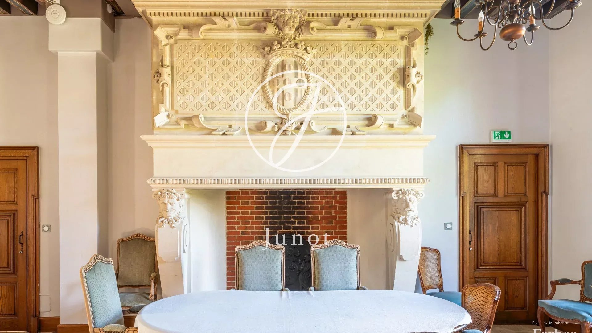 Château Amboise 2100.0 Sqm 24 Bedrooms