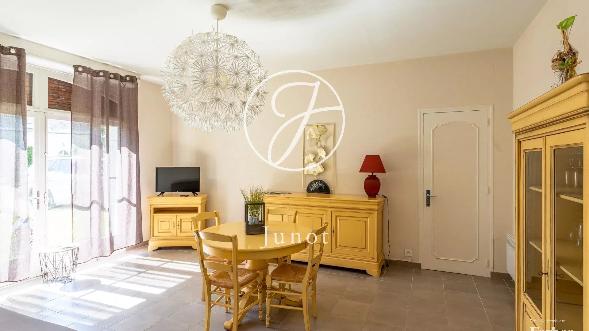 Château Amboise 2100.0 Sqm 24 Bedrooms