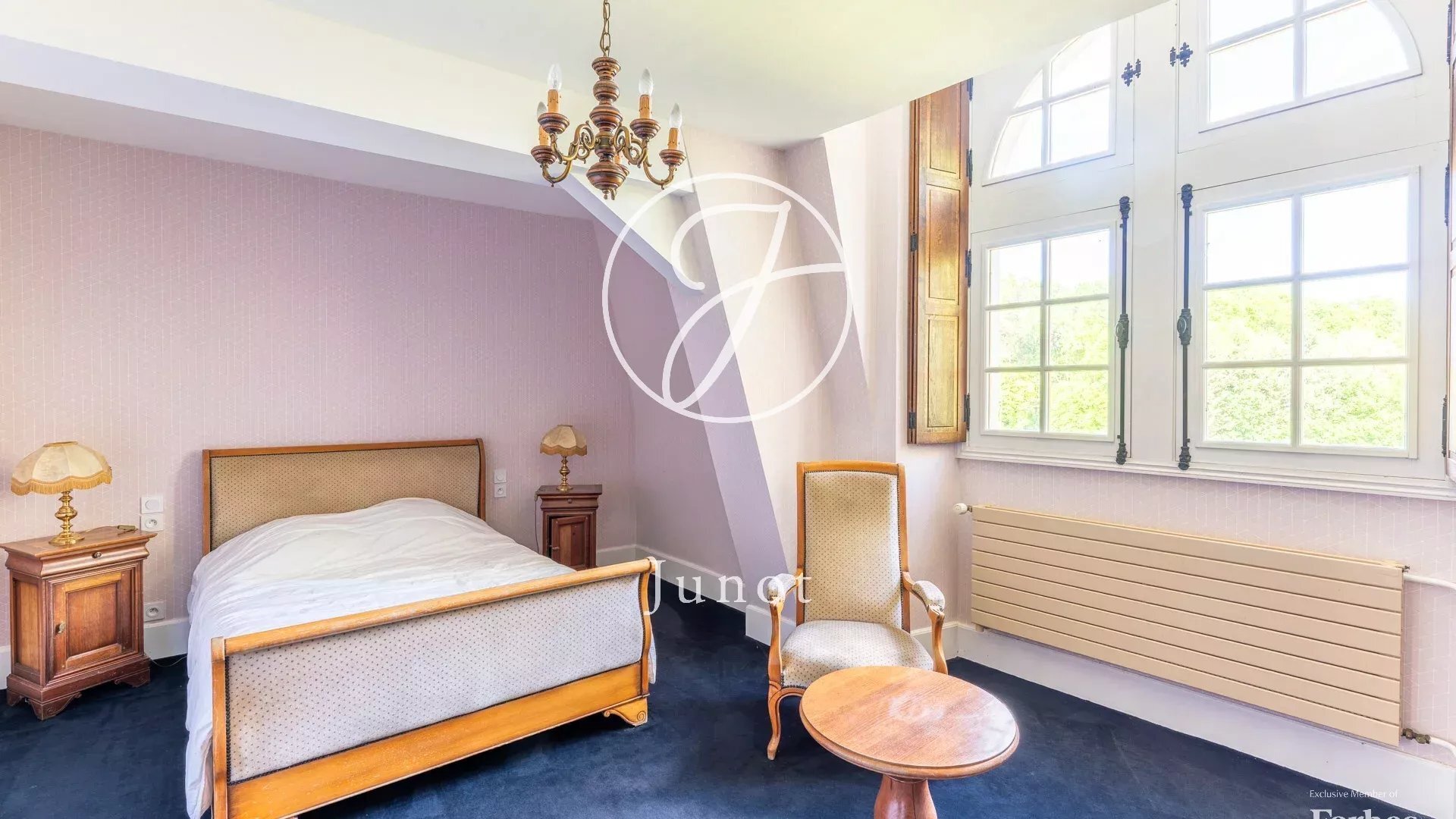 Château Amboise 2100.0 Sqm 24 Bedrooms