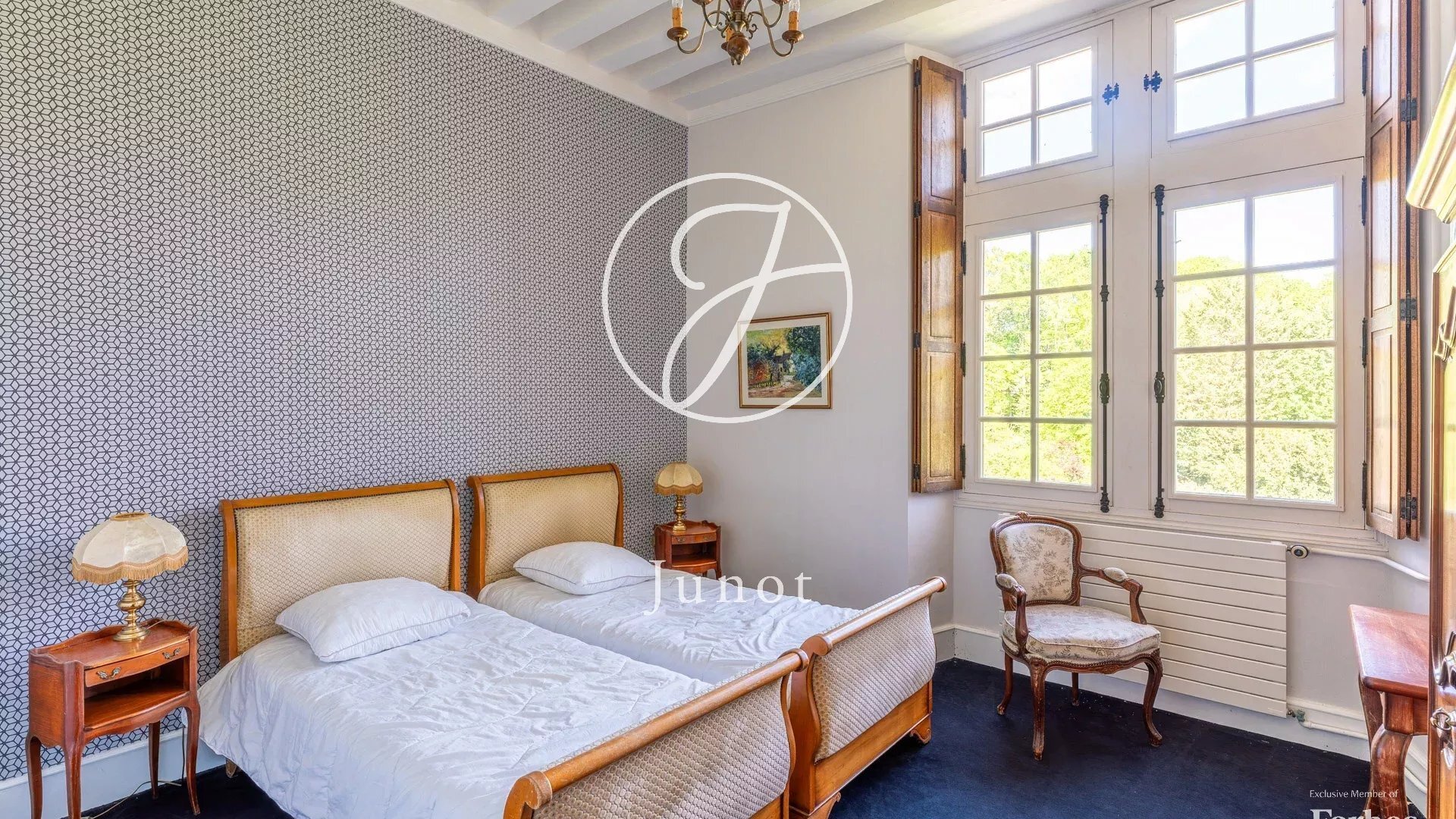 Château Amboise 2100.0 Sqm 24 Bedrooms