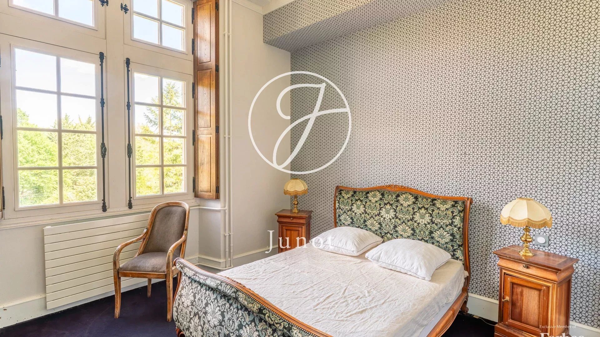Château Amboise 2100.0 Sqm 24 Bedrooms