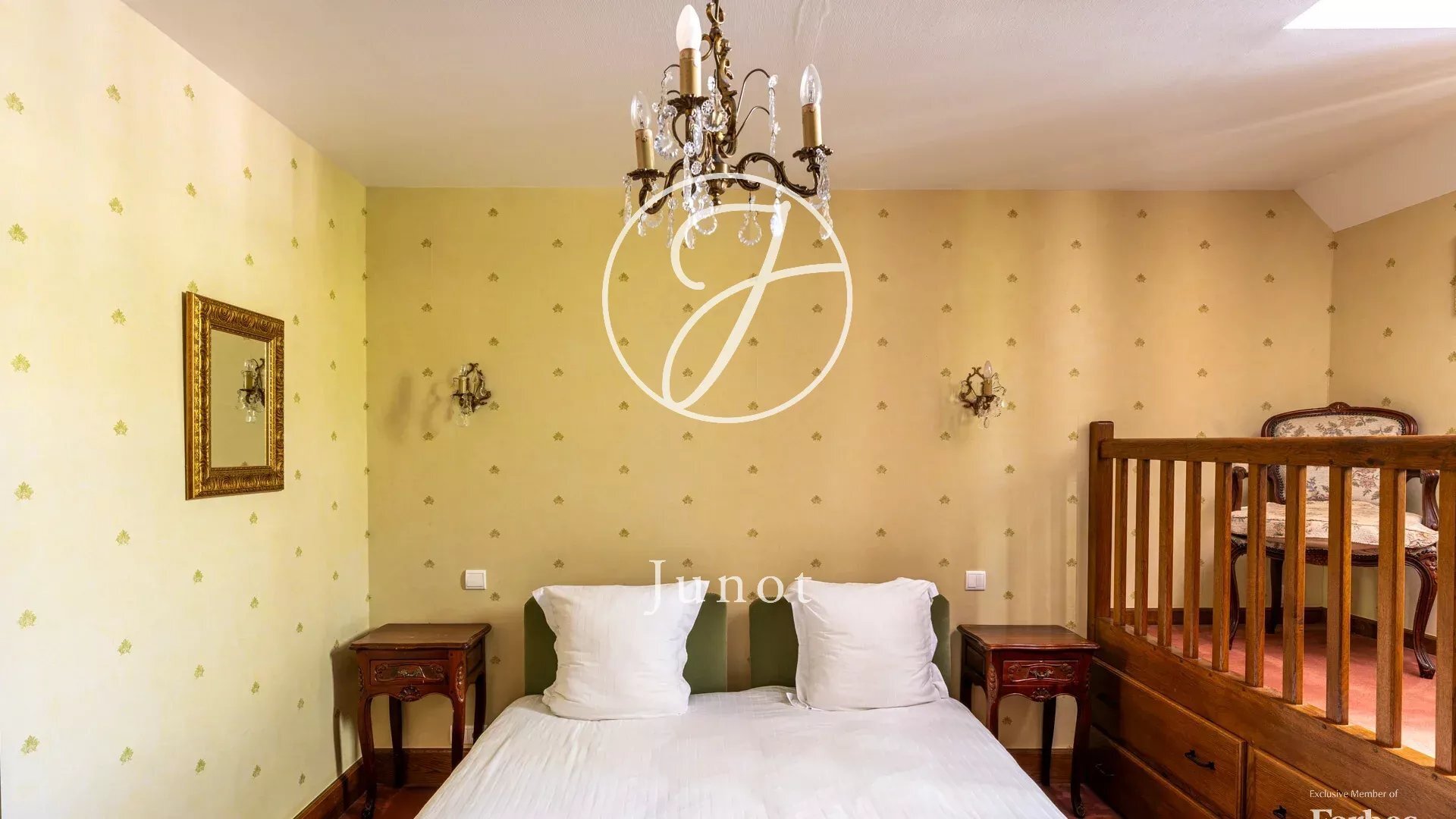 Château Amboise 2100.0 Sqm 24 Bedrooms