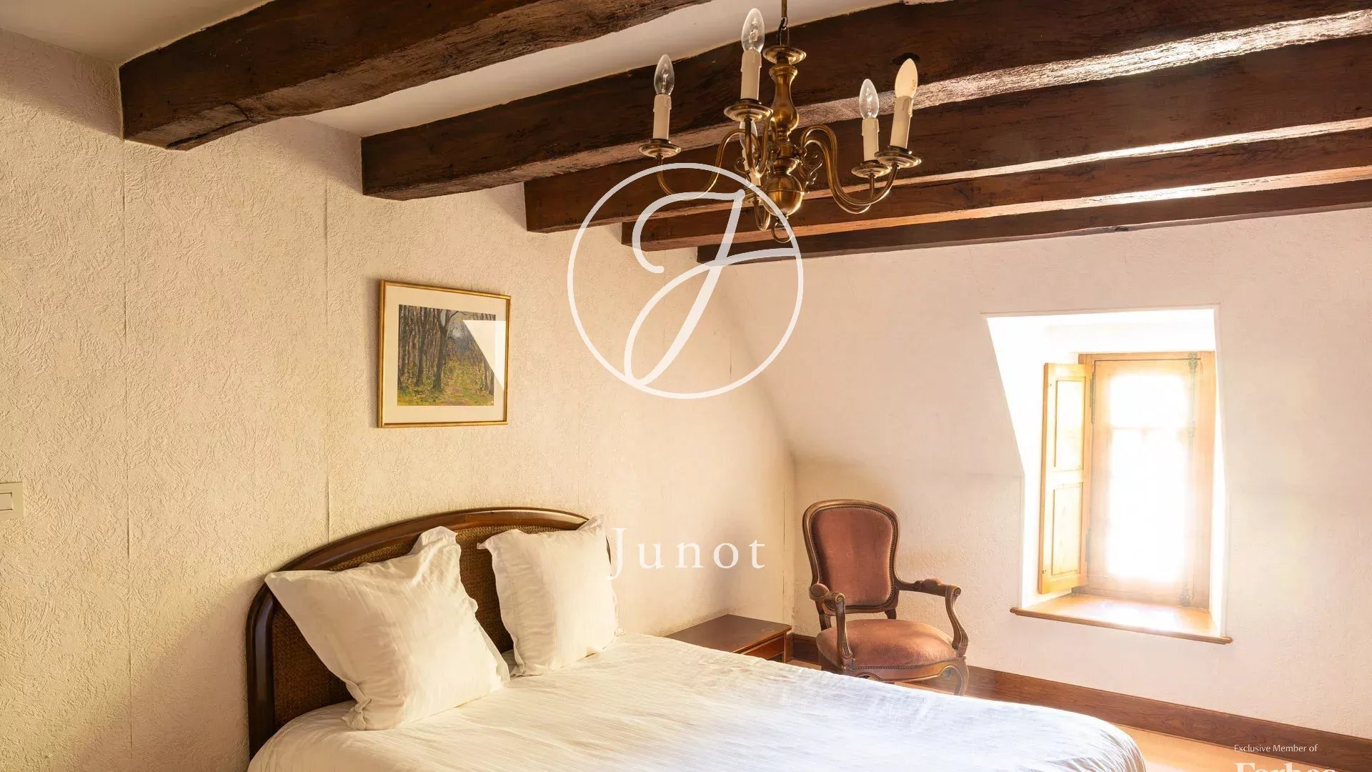 Château Amboise 2100.0 Sqm 24 Bedrooms
