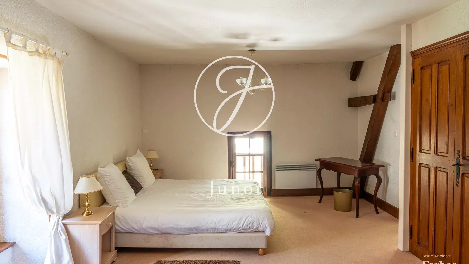 Château Amboise 2100.0 Sqm 24 Bedrooms
