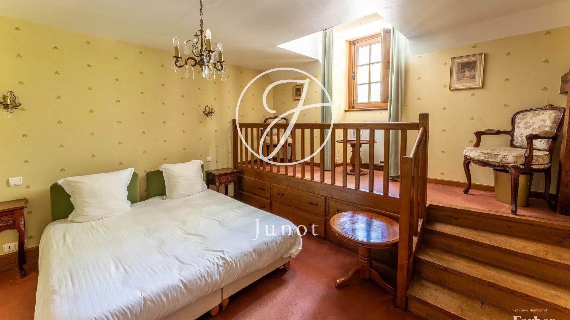 Château Amboise 2100.0 Sqm 24 Bedrooms