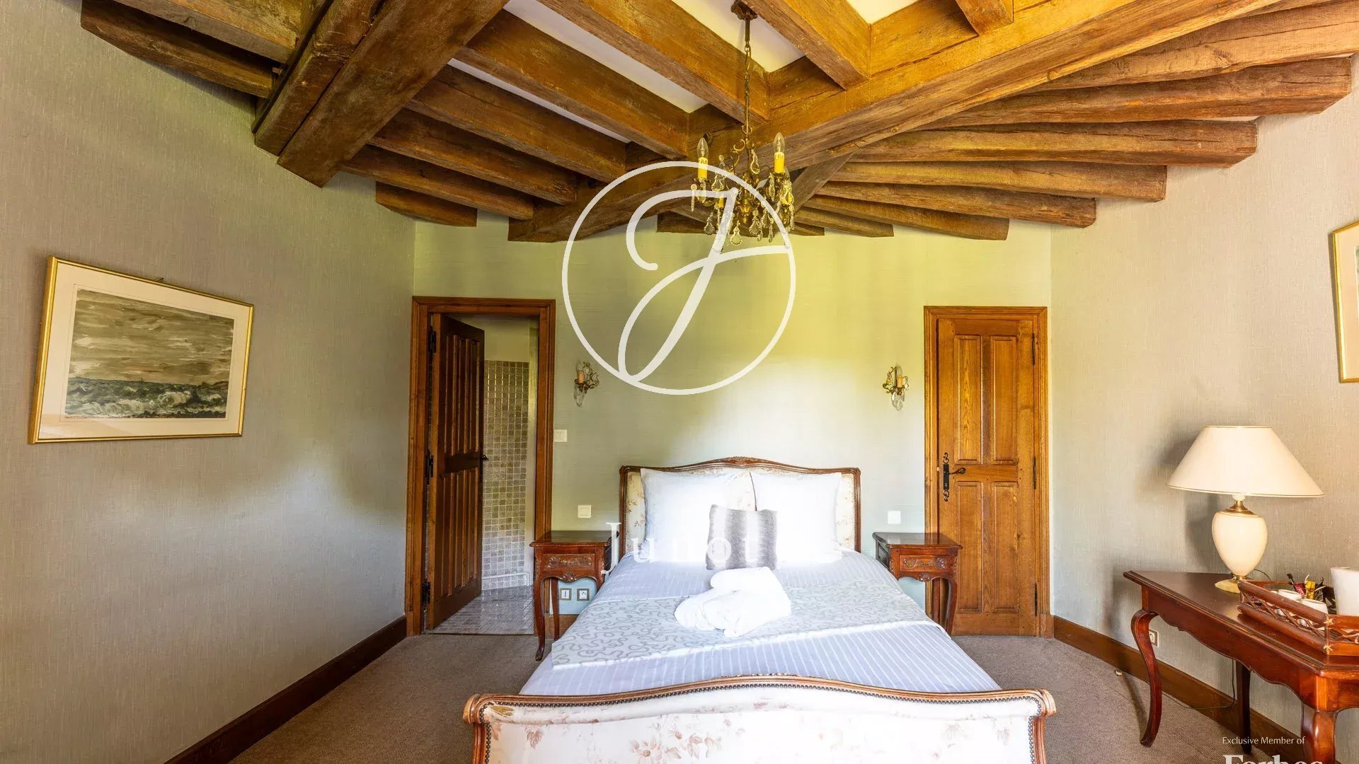 Château Amboise 2100.0 Sqm 24 Bedrooms