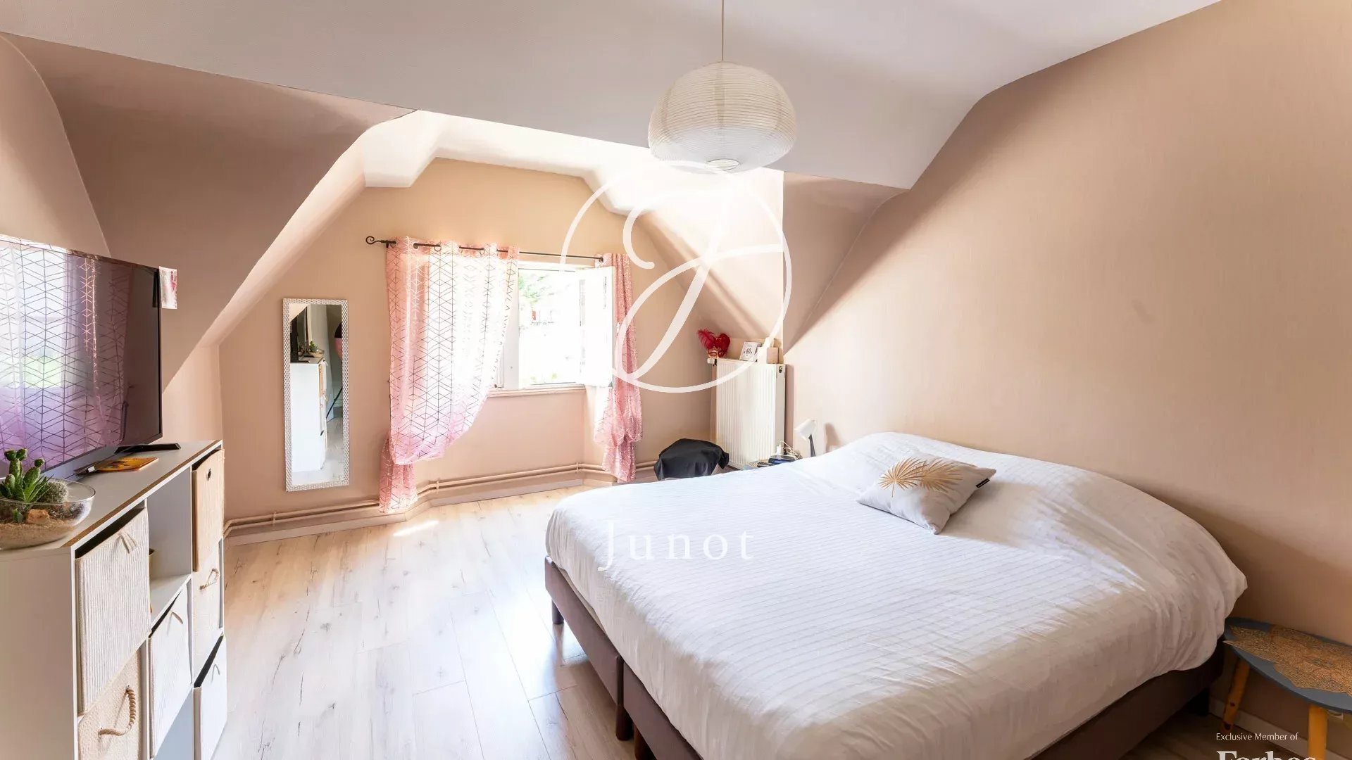 Château Amboise 2100.0 Sqm 24 Bedrooms