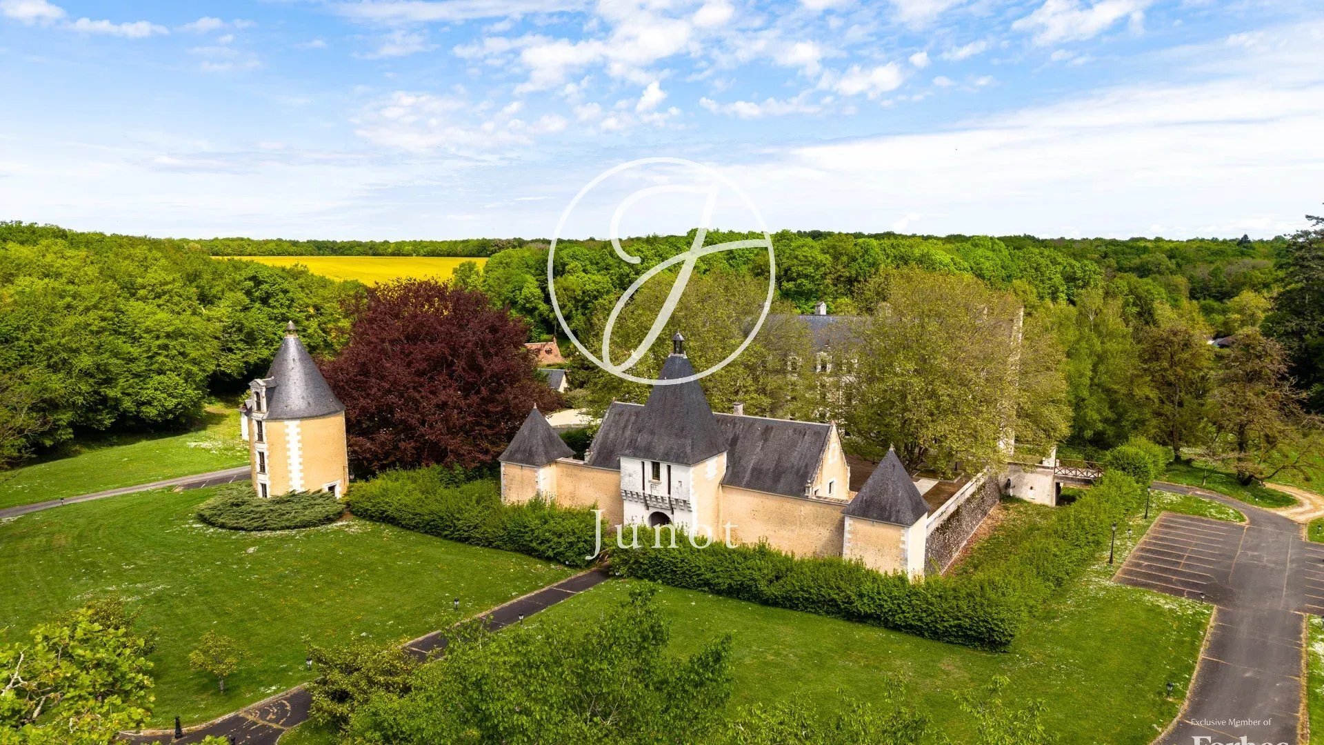 Château Amboise 2100.0 Sqm 24 Bedrooms