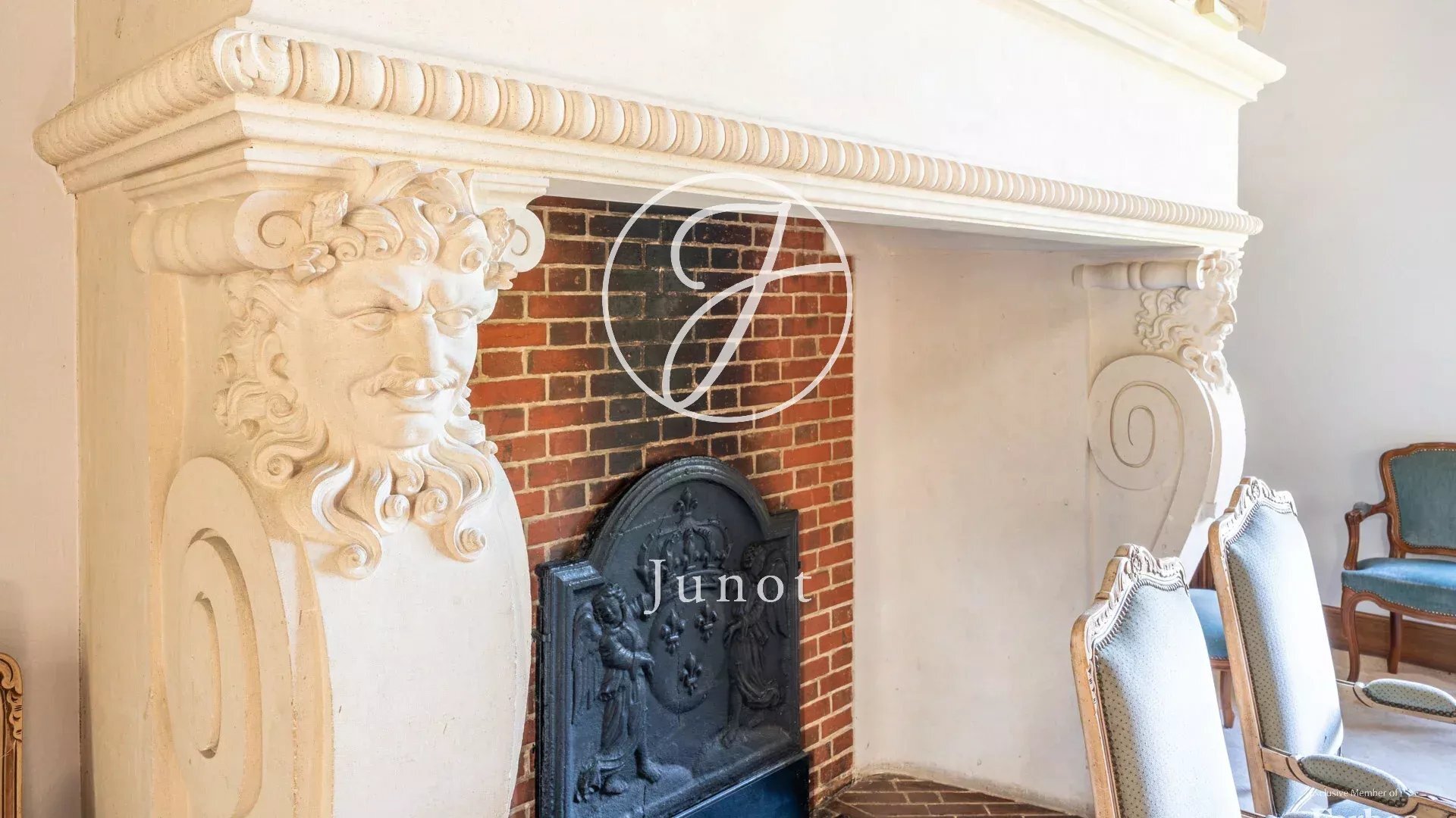Château Amboise 2100.0 Sqm 24 Bedrooms