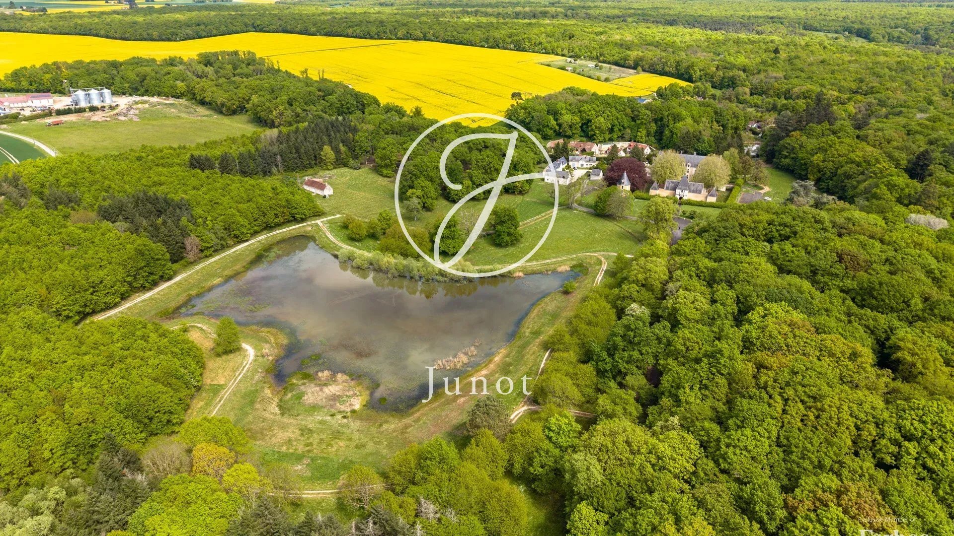 Château Amboise 2100.0 Sqm 24 Bedrooms