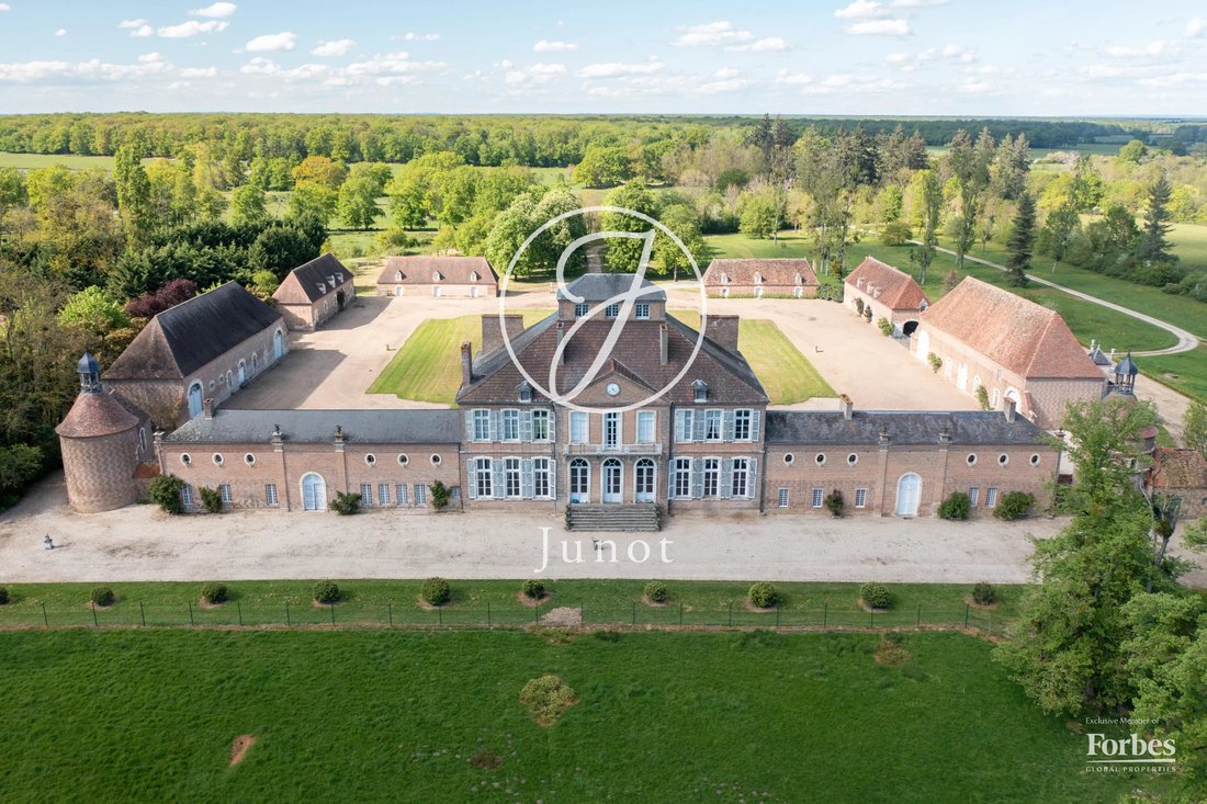 Château Bourges 500.0 Sqm 6 Bedrooms