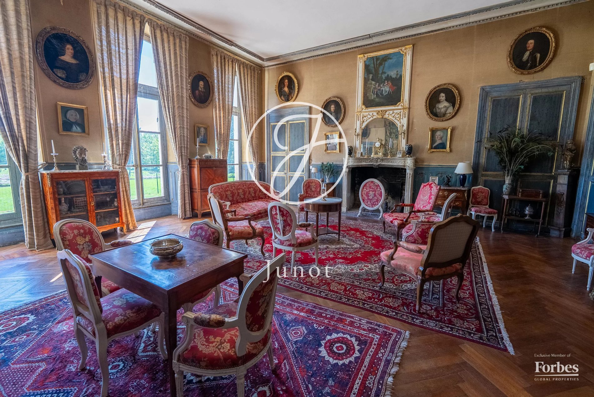 Château Bourges 500.0 Sqm 6 Bedrooms