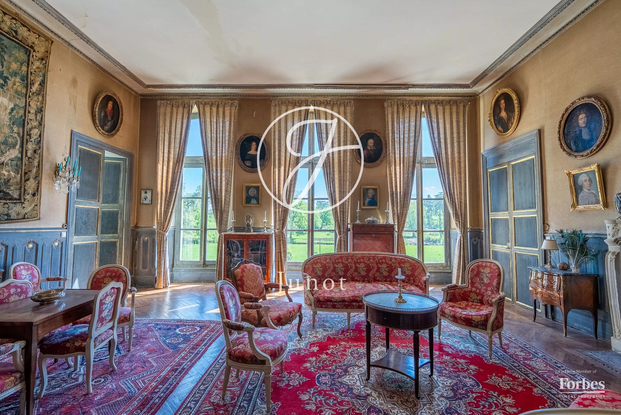 Château Bourges 500.0 Sqm 6 Bedrooms