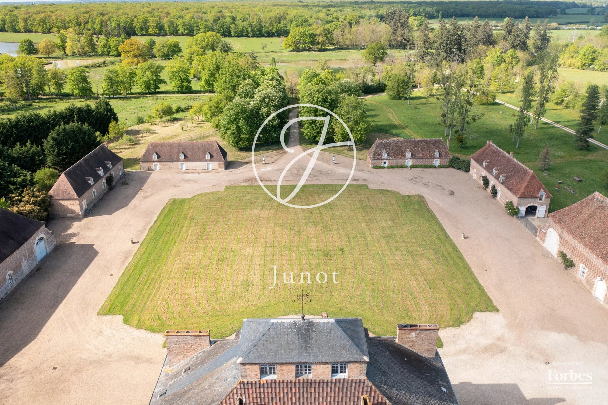 Château Bourges 500.0 Sqm 6 Bedrooms