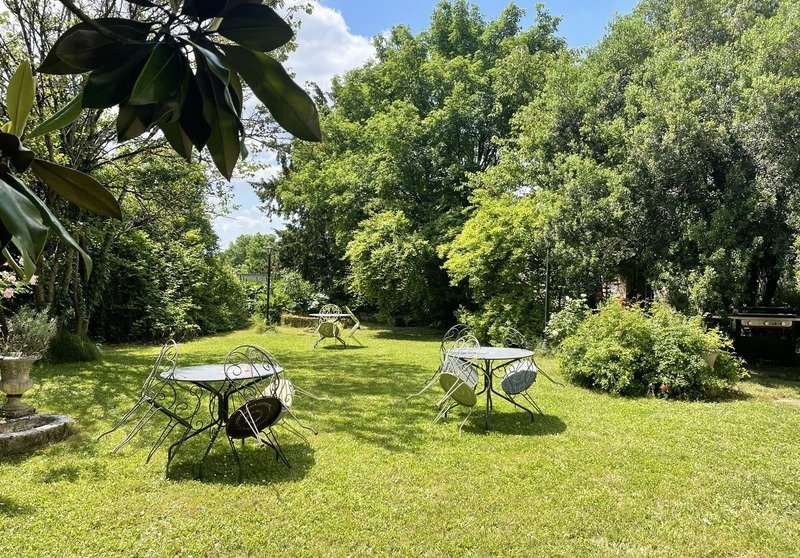 Château + Guesthouse With Profitable Hospitality Business – Near Cognac