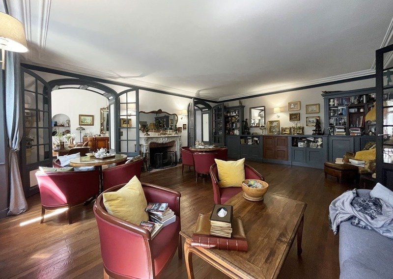 Château + Guesthouse With Profitable Hospitality Business – Near Cognac